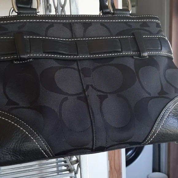 Coach purse - Picture 2 of 6